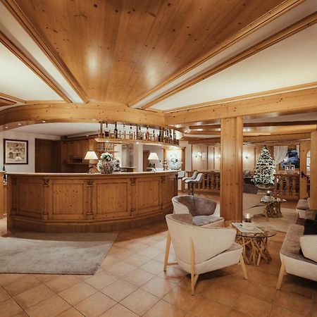Villa Flora Mountain Lodges サン・カッシアーノ エクステリア 写真