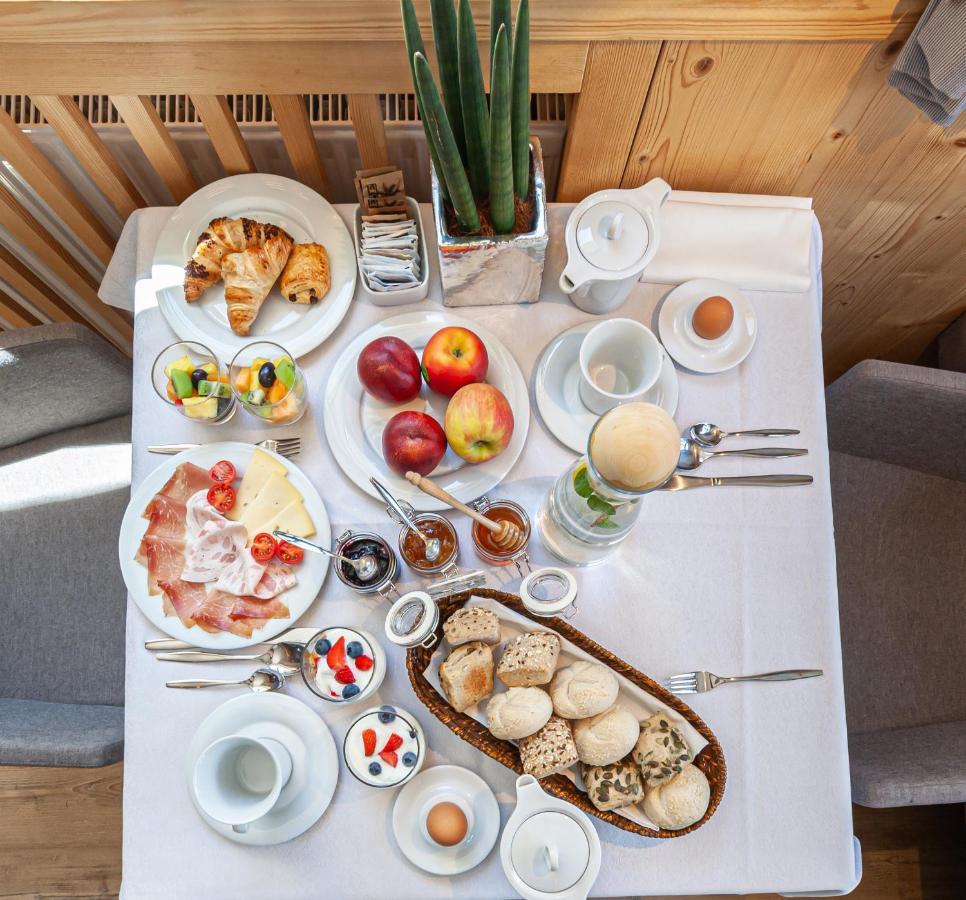 Villa Flora Mountain Lodges サン・カッシアーノ エクステリア 写真