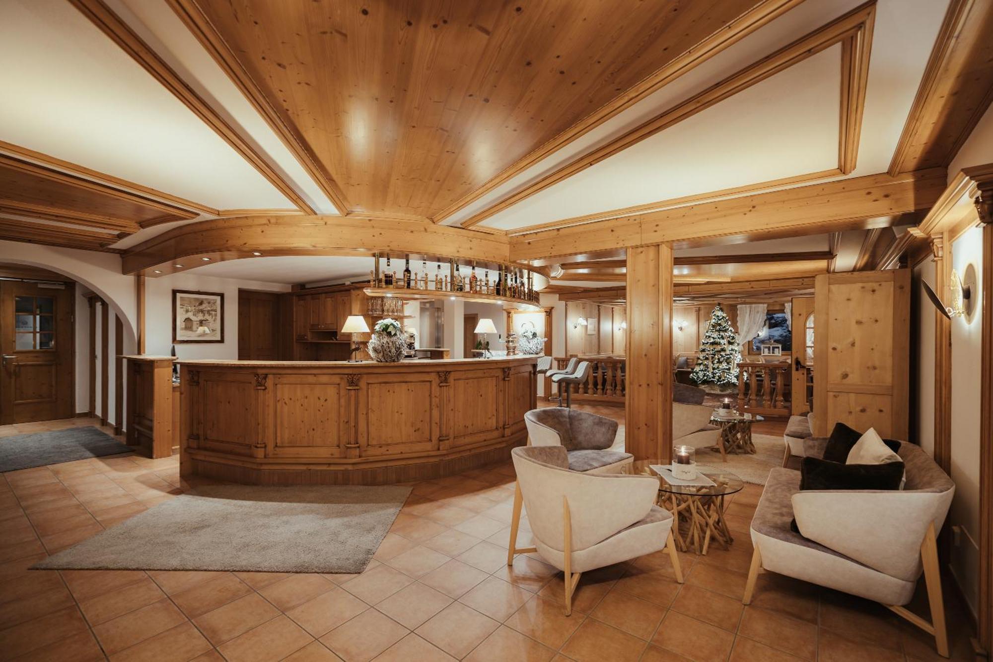 Villa Flora Mountain Lodges サン・カッシアーノ エクステリア 写真