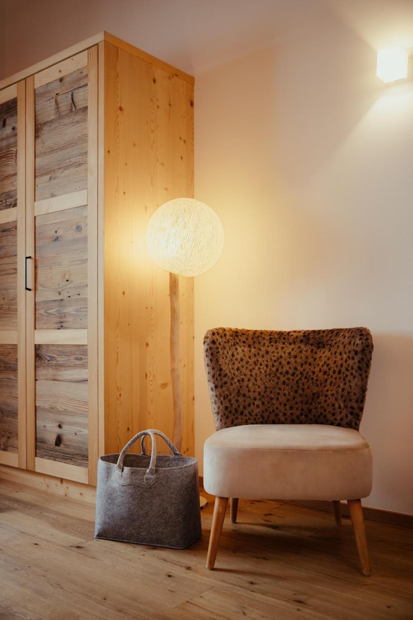 Villa Flora Mountain Lodges サン・カッシアーノ エクステリア 写真