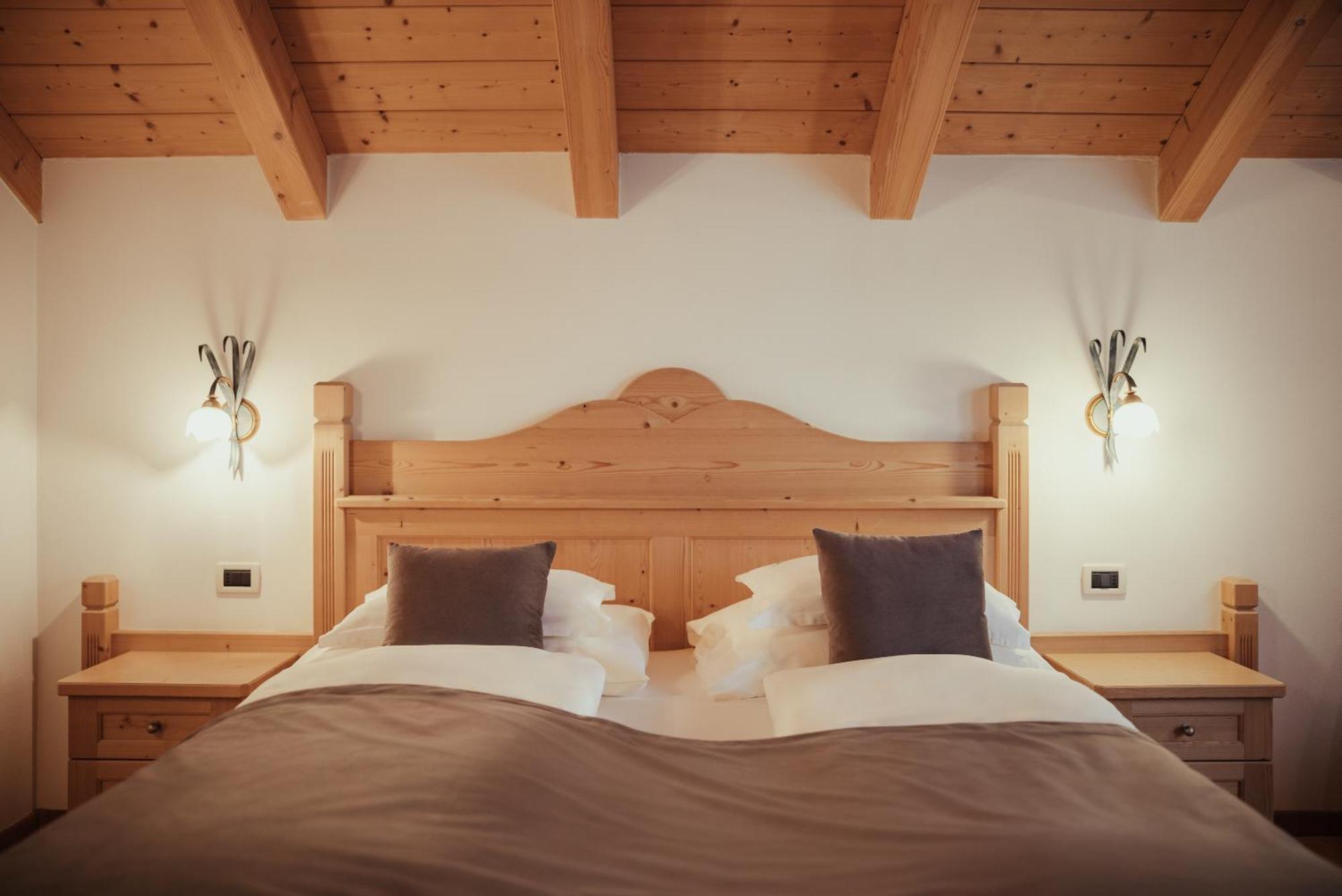 Villa Flora Mountain Lodges サン・カッシアーノ エクステリア 写真