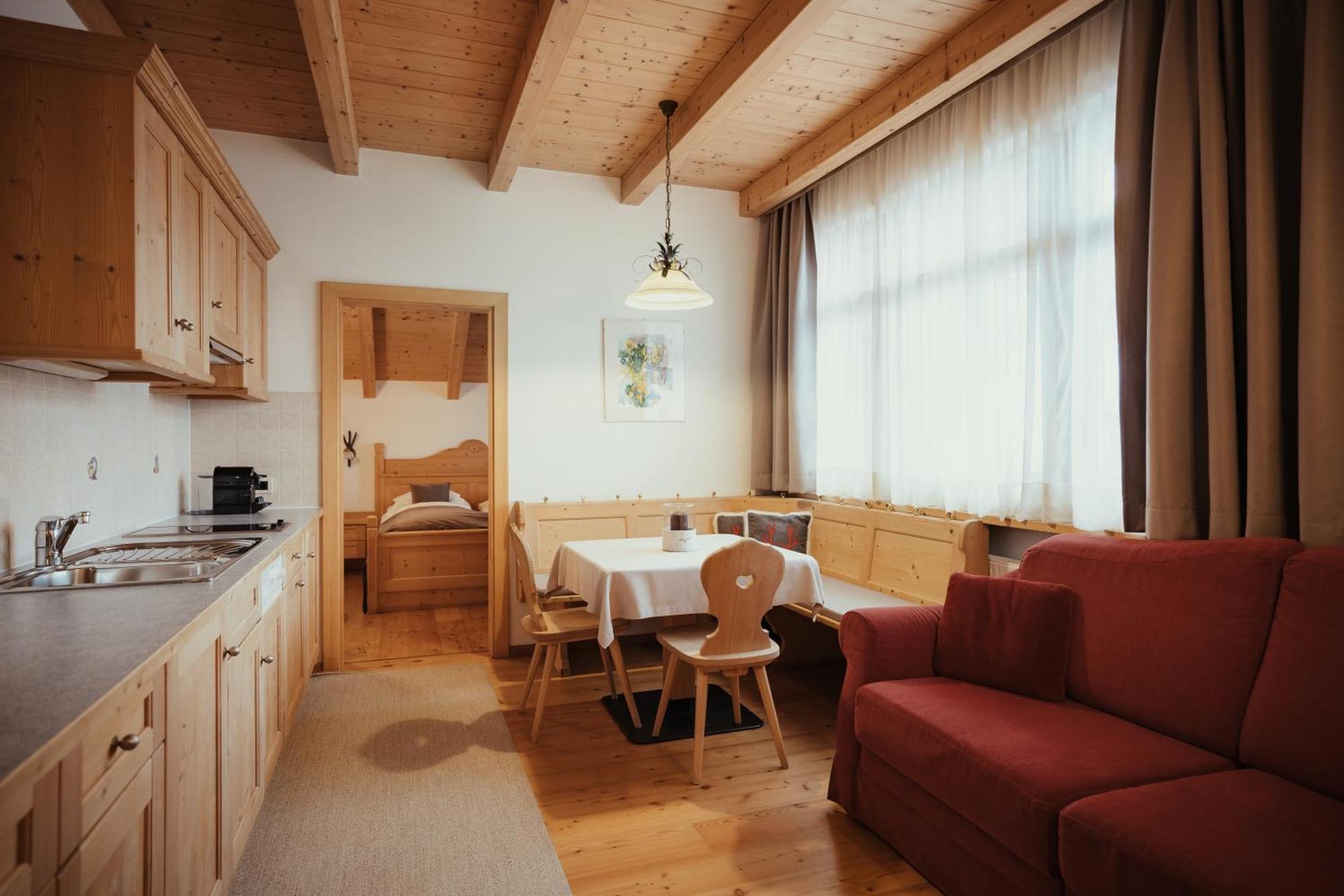 Villa Flora Mountain Lodges サン・カッシアーノ エクステリア 写真