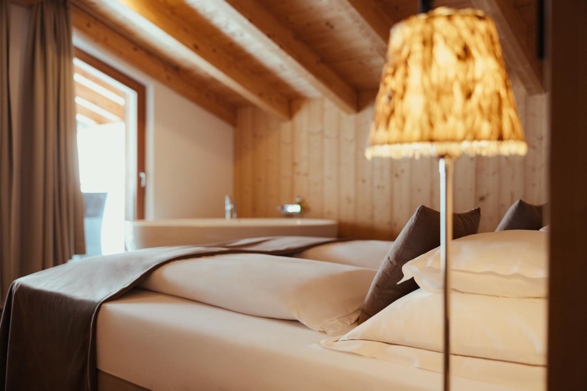 Villa Flora Mountain Lodges サン・カッシアーノ エクステリア 写真