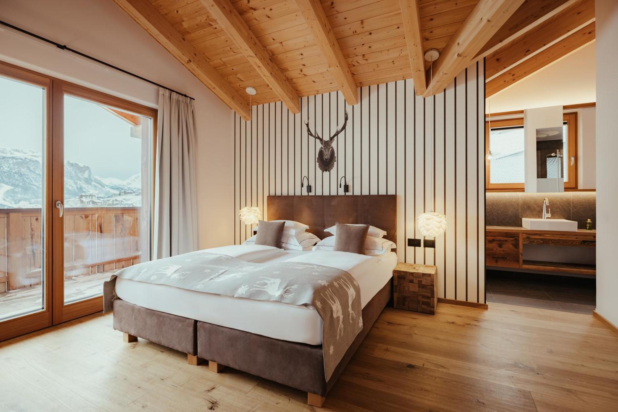Villa Flora Mountain Lodges サン・カッシアーノ エクステリア 写真