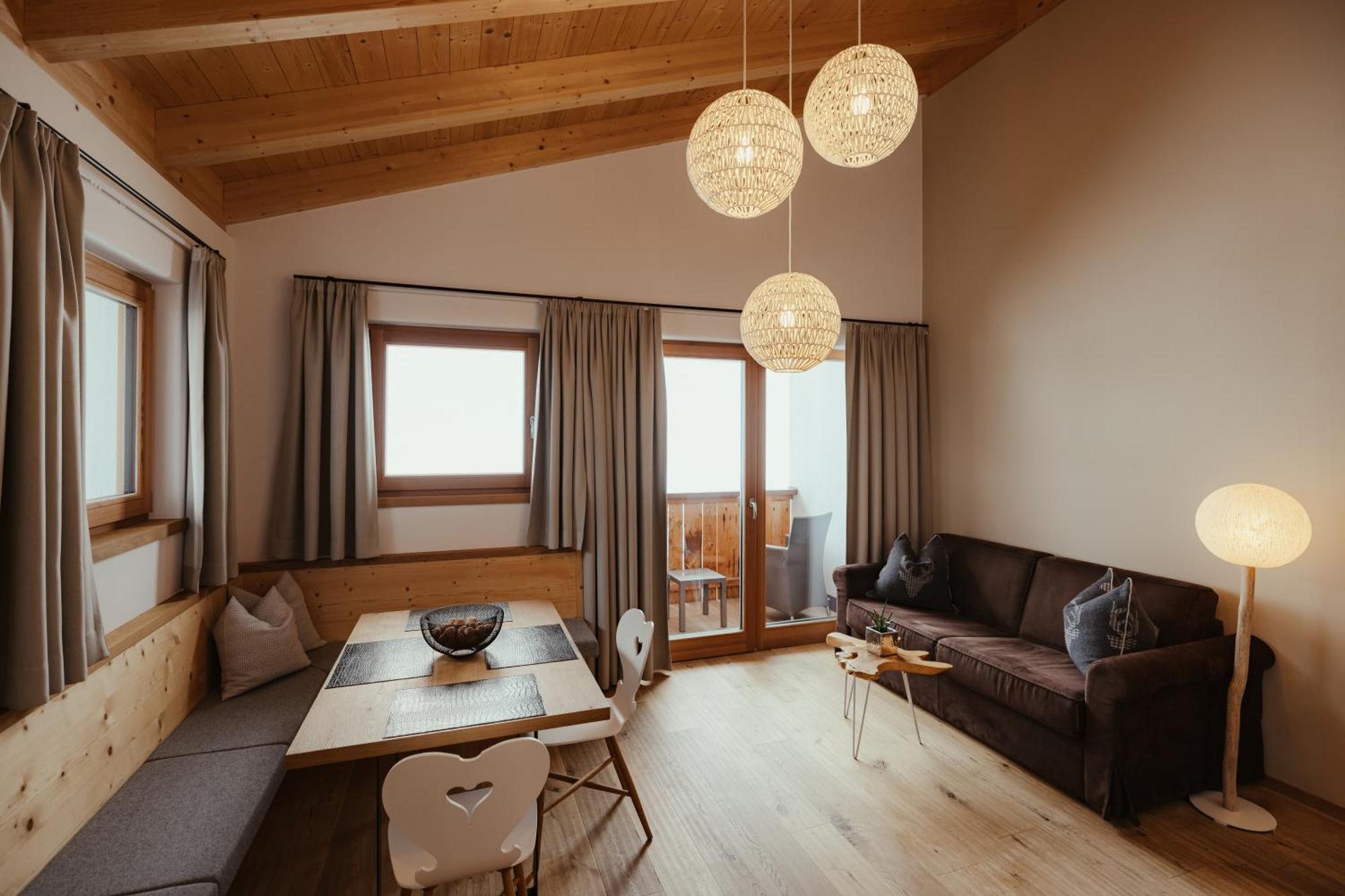 Villa Flora Mountain Lodges サン・カッシアーノ エクステリア 写真