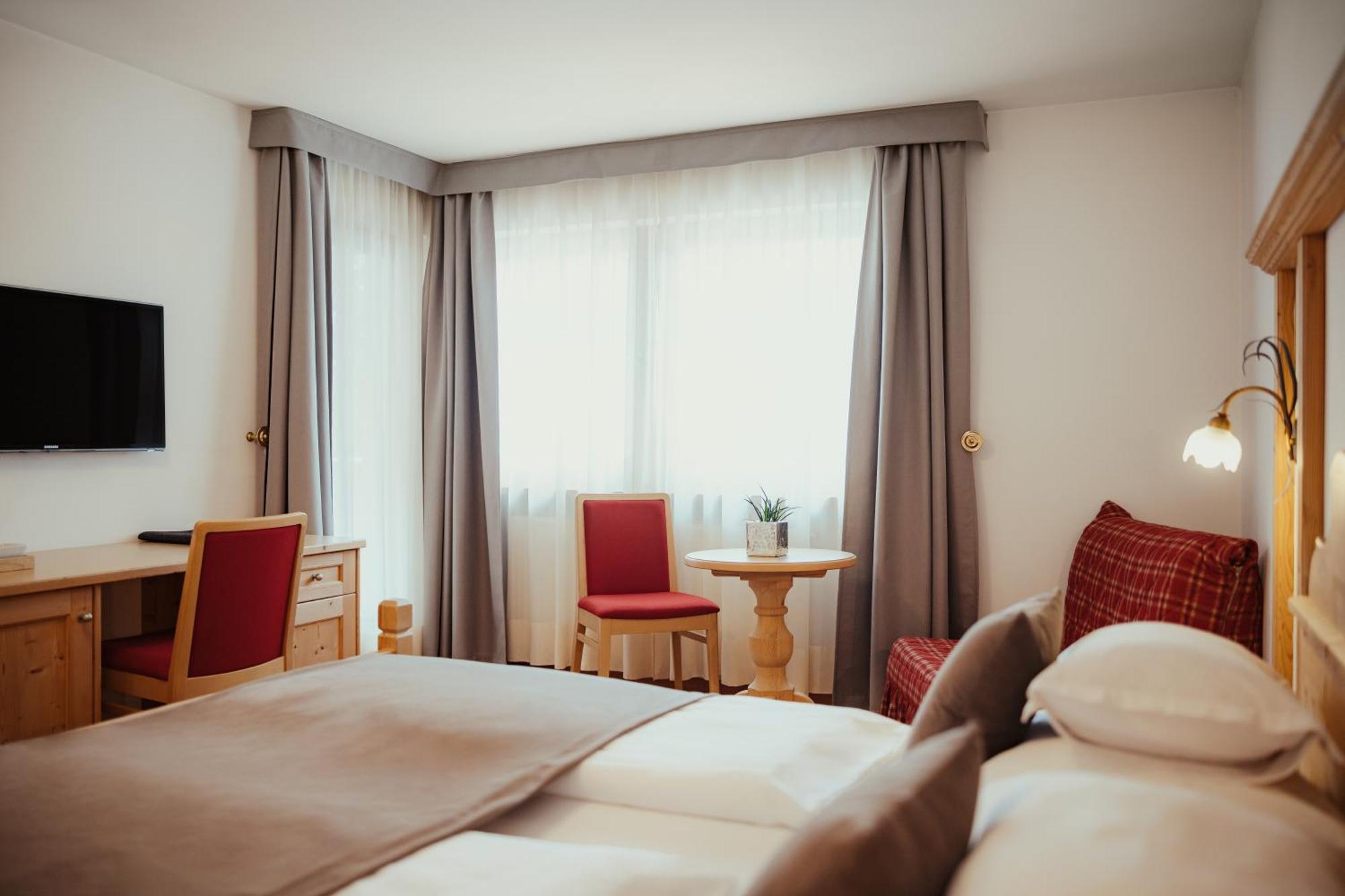 Villa Flora Mountain Lodges サン・カッシアーノ エクステリア 写真