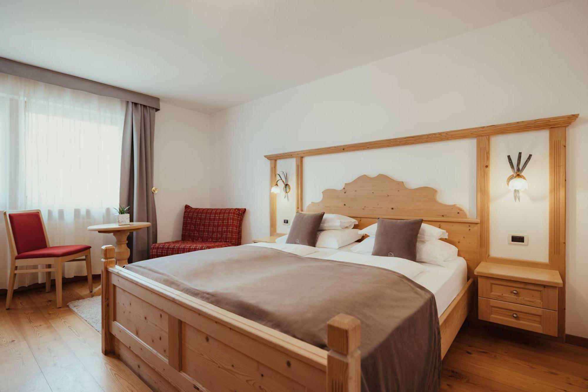 Villa Flora Mountain Lodges サン・カッシアーノ エクステリア 写真