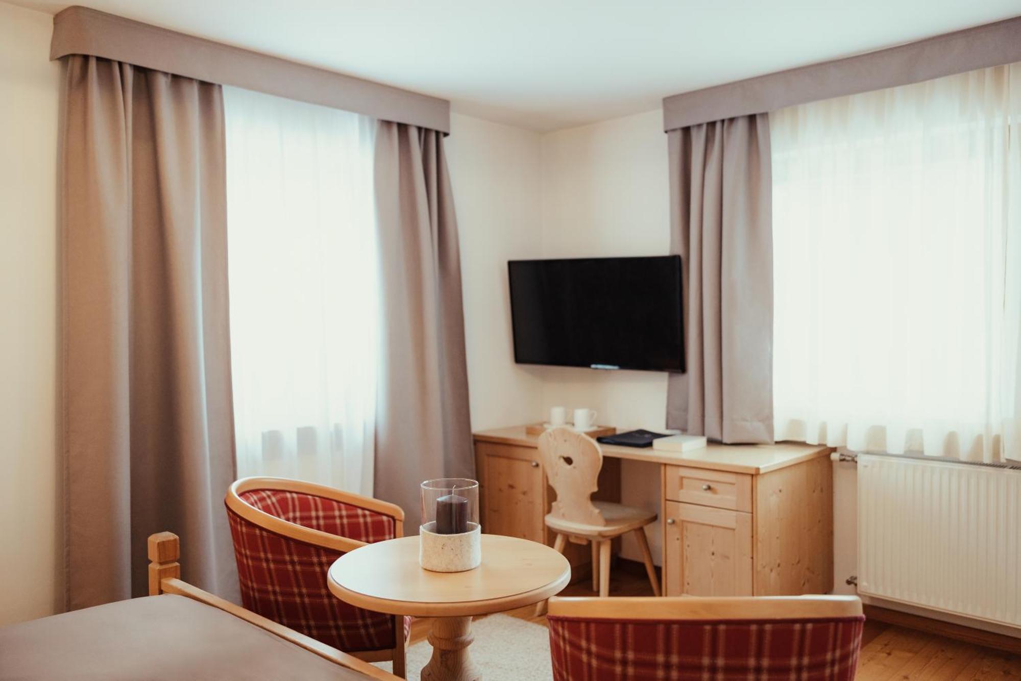 Villa Flora Mountain Lodges サン・カッシアーノ エクステリア 写真