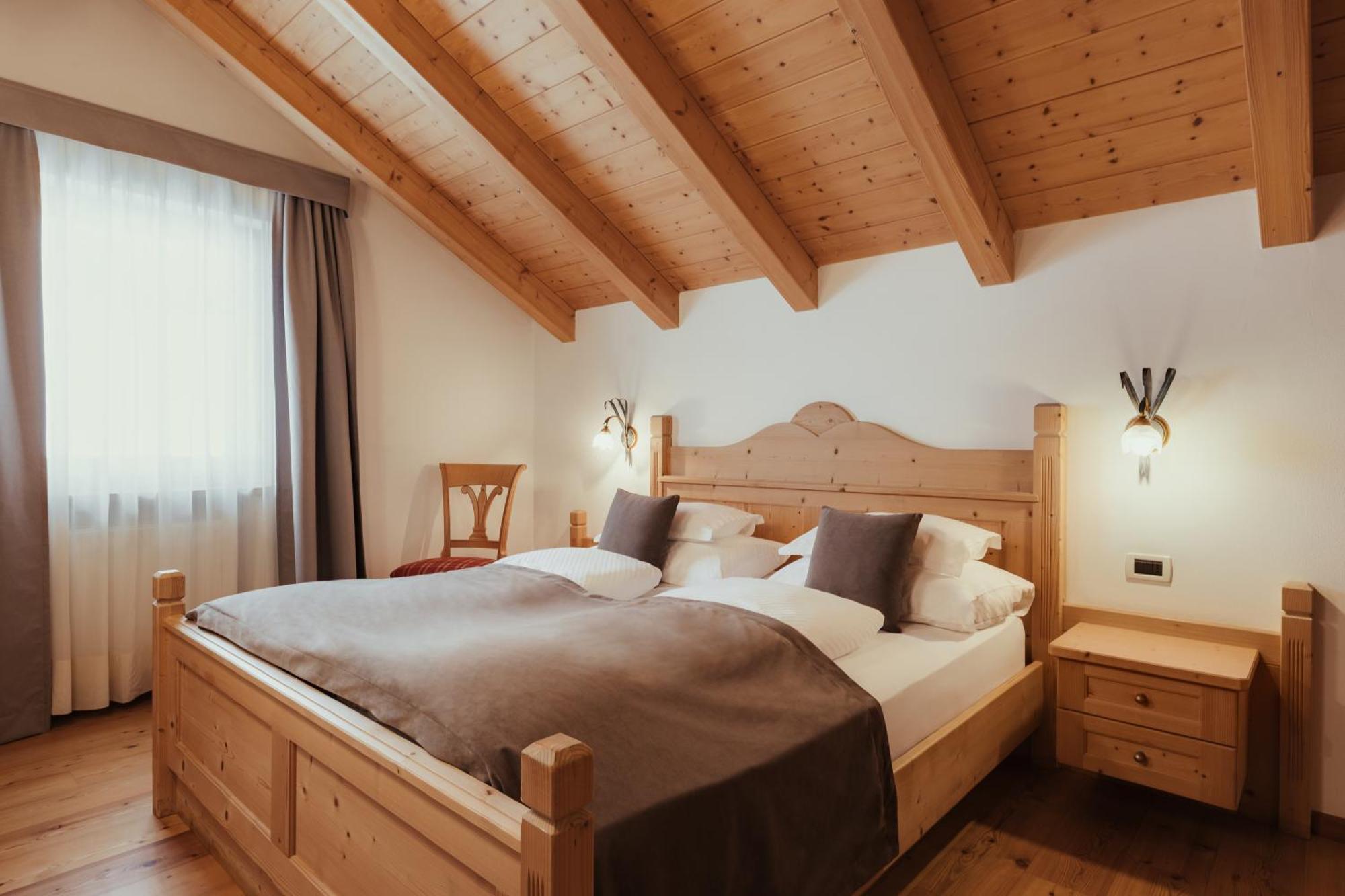 Villa Flora Mountain Lodges サン・カッシアーノ エクステリア 写真