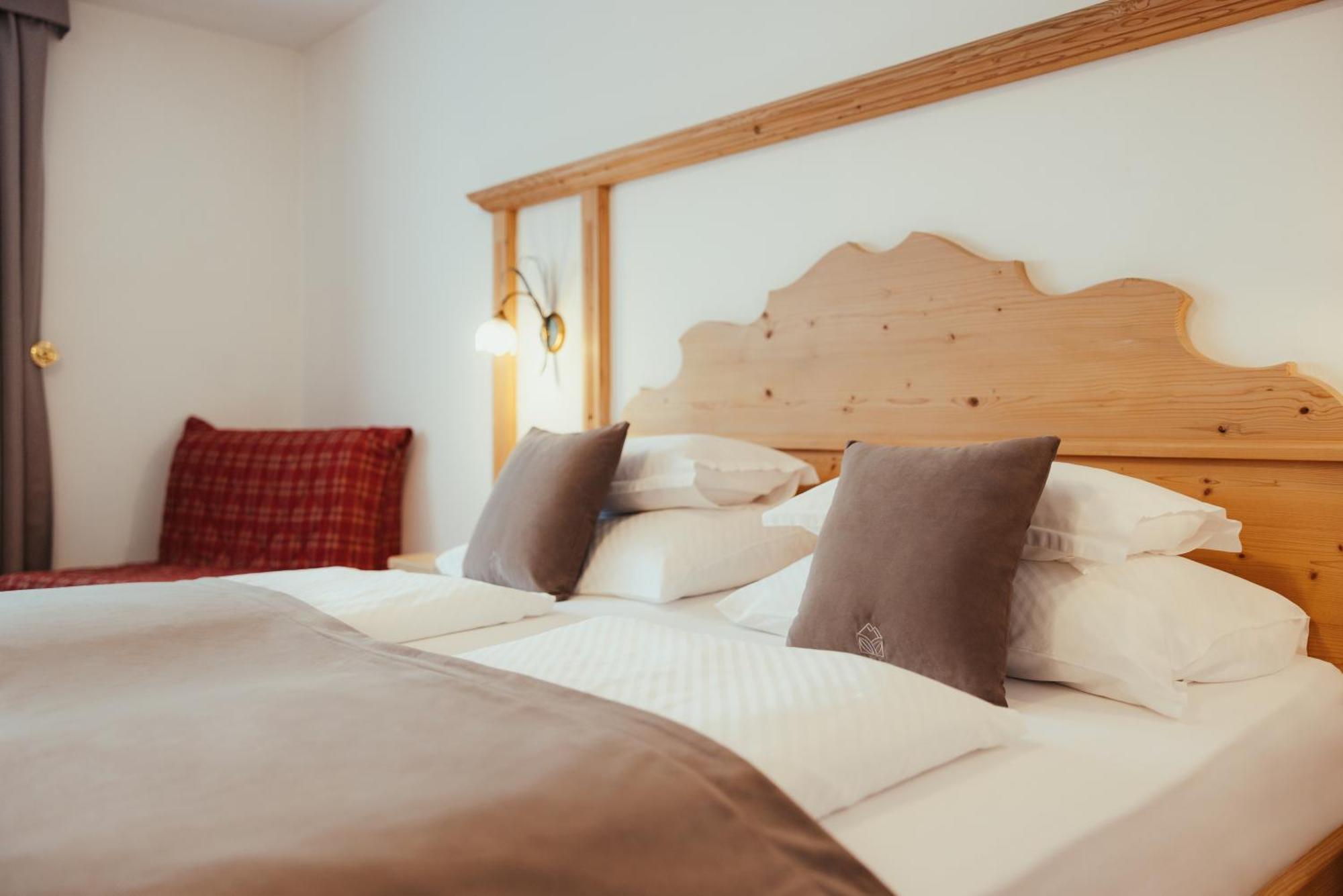 Villa Flora Mountain Lodges サン・カッシアーノ エクステリア 写真