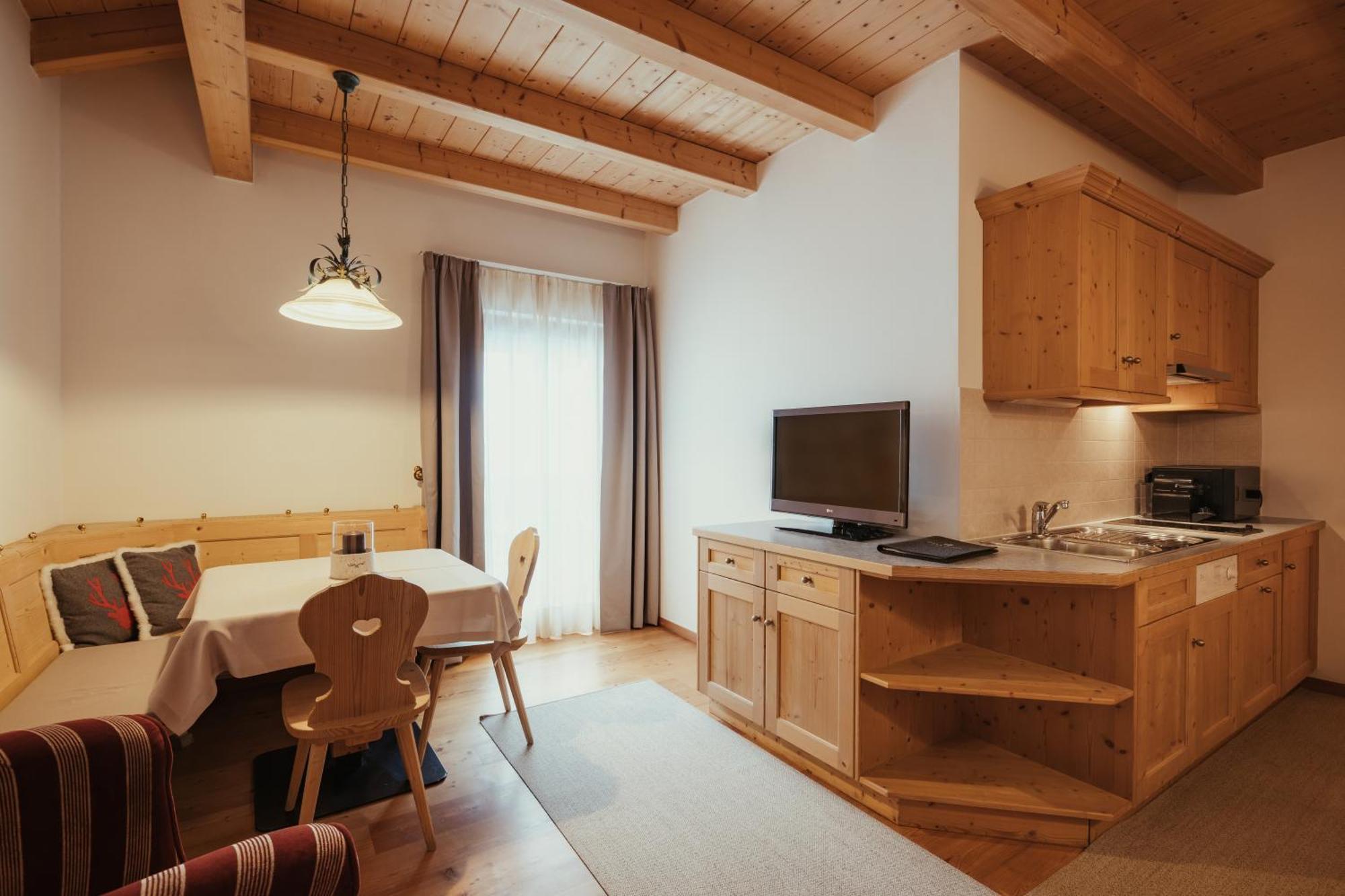Villa Flora Mountain Lodges サン・カッシアーノ エクステリア 写真