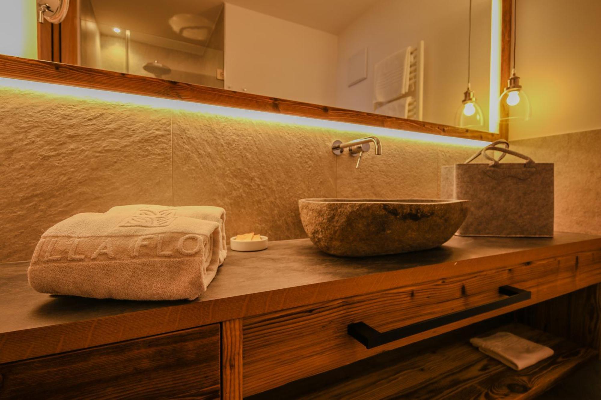 Villa Flora Mountain Lodges サン・カッシアーノ エクステリア 写真