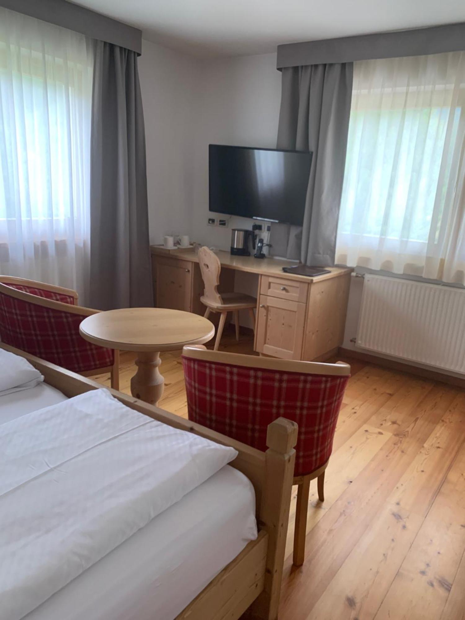 Villa Flora Mountain Lodges サン・カッシアーノ エクステリア 写真
