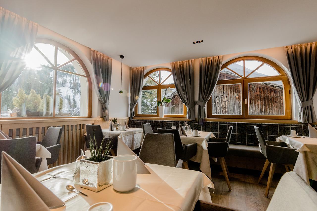 Villa Flora Mountain Lodges サン・カッシアーノ エクステリア 写真