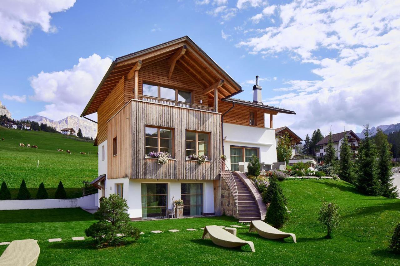 Villa Flora Mountain Lodges サン・カッシアーノ エクステリア 写真